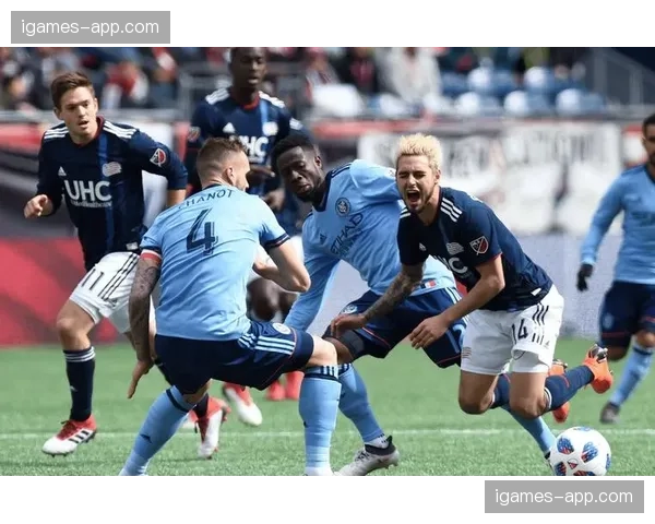 纽卡斯尔联训练课重点演练前场任意球，伊萨克状态火热