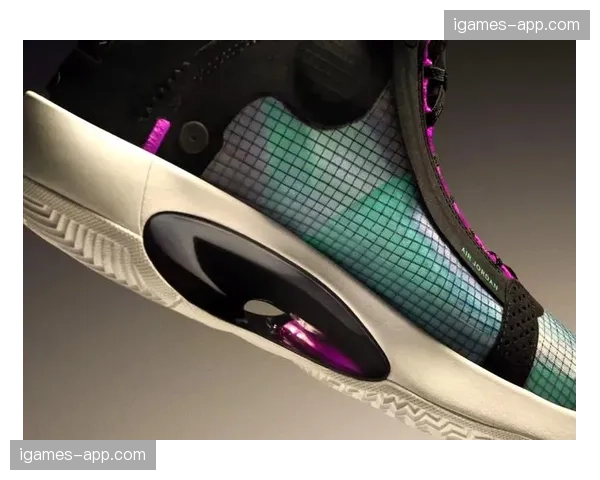 运动品牌推出新系列球鞋，主打“轻量化”与“启动加速”概念